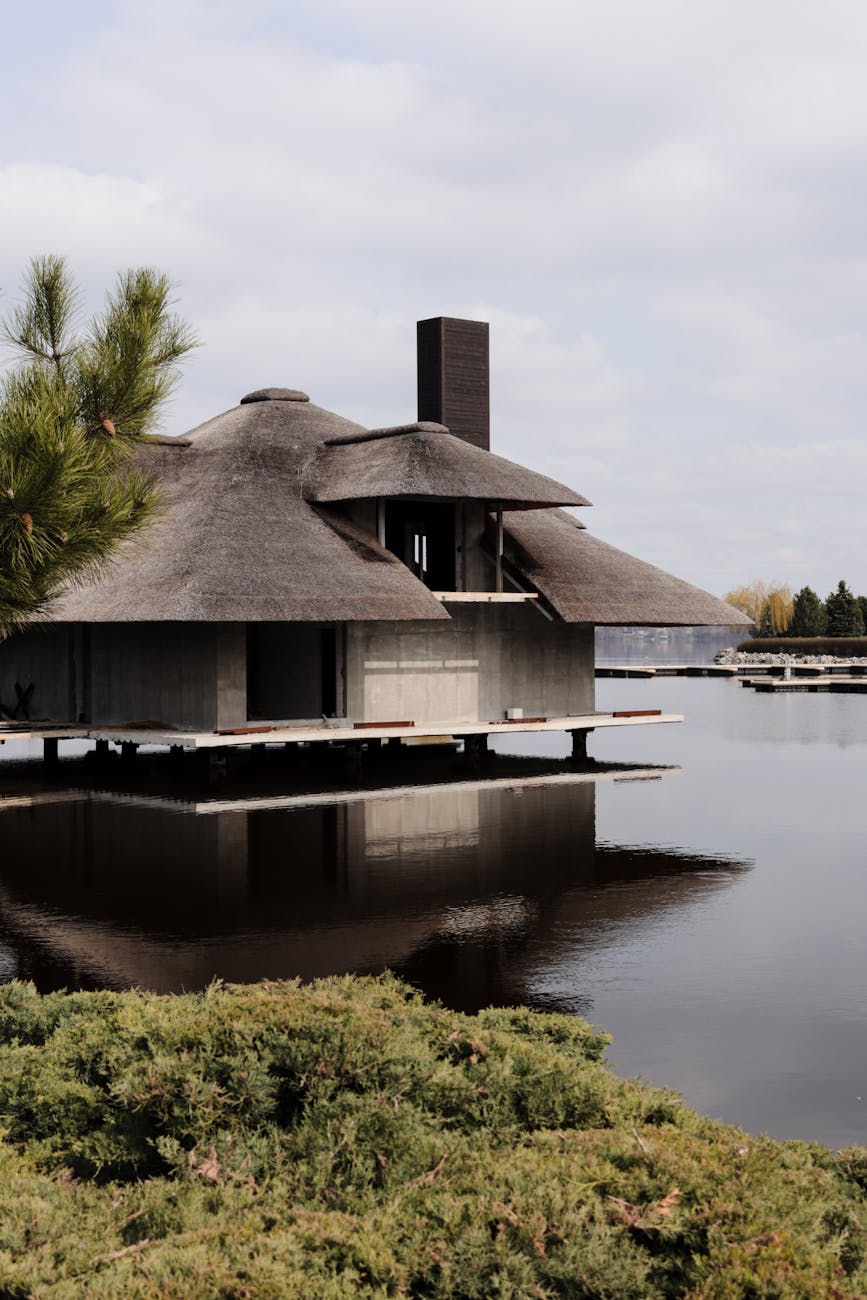 scenic hose with straw roof by the lake